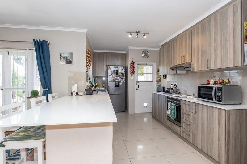 To Let 3 Bedroom Property for Rent in Meadowridge Western Cape